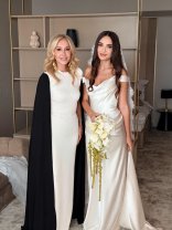 Val de critici pentru Anastasia Soare după nunta nepotului său. Regina Sprâncenelor s-a îmbrăcat în alb: „Te-ai gândit tu să ieși în evidență, nu mireasa”. Rochia ei a atras toate privirile
