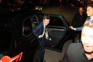 Nicușor Dan și Mirabela Grădinaru, apariție elegantă la nunta lui Alexandru Nazare. Ce mesaj le-a transmis președintele mirilor. Petrecerea a avut loc la restaurantul Casa Albă