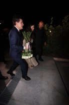 Nicușor Dan și Mirabela Grădinaru, apariție elegantă la nunta lui Alexandru Nazare. Ce mesaj le-a transmis președintele mirilor. Partenera lui a purtat o rochie în nuanța șampanie