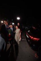 Nicușor Dan și Mirabela Grădinaru, apariție elegantă la nunta lui Alexandru Nazare. Ce mesaj le-a transmis președintele mirilor. Mirabela Grădinaru a purtat pantofi stiletto
