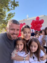Gabriela Cristea nu mai tace după ce fiicele ei au fost jignite pe internet: „Fetele mele nu sunt niște roboți programați să stea drepți în fața camerei”. Victoria este clasa a III-a, iar Iris este clasa I
