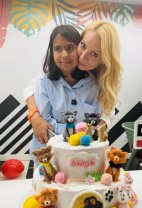 Cât de mult a crescut Maria, fiica adoptivă a Dacianei Sârbu și a lui Victor Ponta. Imagini rare cu mezina familiei. A fost pe lista copiilor greu adoptabili