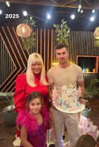 Fiica Elenei Udrea a împlinit 8 ani. Cât de mult a crescut Eva și ce mesaj emoționant i-a transmis mama ei: „Fericirea mea poartă numele tău”. Elena Udrea a publicat pe Facebook imagini din arhiva de familie