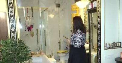 Carmen Șerban și-a amenajat casa fără designer. Cum arată locuința de lux a artistei.„Mi-am făcut un colț pentru sufletul meu”. Baia și dormitorul nu sunt separate de nicio ușă