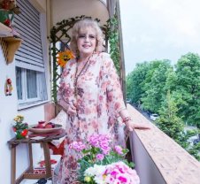 Acasă la Corina Chiriac. Cum arată locuința mică și cochetă a artistei din inima Capitalei. Balconul este oaza ei de liniște