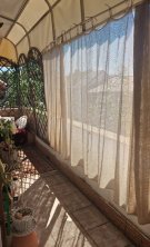 Acasă la Corina Chiriac. Cum arată locuința mică și cochetă a artistei din inima Capitalei. Îi place să petreacă timp pe balcon