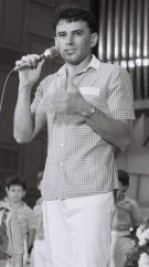 Cum arată mormântul lui Ioan Luchian Mihalea, la peste trei decenii de la moartea sa. A înființat grupul MiniSong