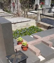 Cum arată mormântul lui Adrian Pintea, la aproape două decenii de la moartea sa. Locul de veci al actorului este în continuare plin de flori. Este înmormântat la Cimitirul Bellu