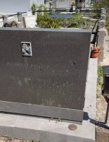 Cum arată mormântul lui Adrian Pintea, la aproape două decenii de la moartea sa. Locul de veci al actorului este în continuare plin de flori. A fost înmormântat cu mantia și sabia de cavaler