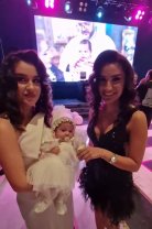 Cum arată femeia care i-a dăruit un copil lui Cezar Ouatu. Teodora este de o frumusețe rară. Compozitorul Mihai Alexandru a filmat-o pe ringul de dans la botezul fetiței