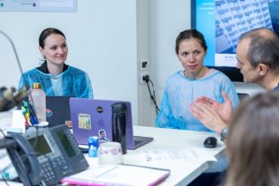 Mirabela Grădinaru, vizită emoționantă la Terapie Intensivă Neonatală. Prima Doamnă a României știe ce înseamnă lupta pentru viață a unui copil nou-născut. A văzut unde sunt tratați bebelușii în stare gravă