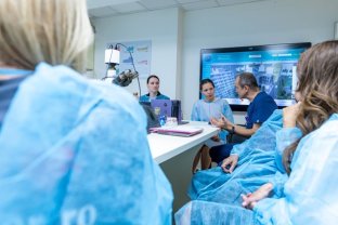 Mirabela Grădinaru, vizită emoționantă la Terapie Intensivă Neonatală. Prima Doamnă a României știe ce înseamnă lupta pentru viață a unui copil nou-născut. Aheea și Antim s-au născut prematur