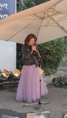 Oana Sîrbu, apariție surprinzătoare la „Poarta Pangrati”, de la TVR2. Și-a amintit că bunica i-a confecționat ținuta pentru prima apariție la TV