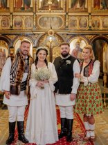 Oana Tomoiagă a fost nașă de cununie la nunta unor colegi de breaslă. Ținuta aleasă de artistă a impresionat pe toată lumea. A cununat alături de prietenul ei Alexandru Brădățan