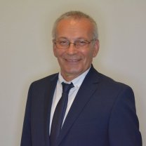Cum arată astăzi Cornelius Roșiianu. Celebrul prezentator al Telejurnalului din perioada comunistă a reapărut la TVR, la 79 de ani. Este una dintre figurile emblematice ale Televiziunii Române