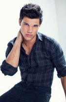TAYLOR LAUTNER