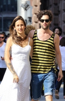 Penn Badgley și Domino Kirke