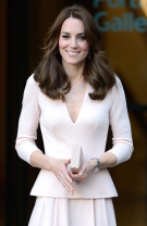 Kate nu se abate de la o îngrijire conştiincioasă a pielii