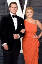 Henry Cavill şi Tara King