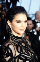 Kendall Jenner nu uită niciodată de SPF