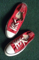 O pereche de Converse