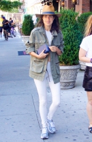 Leandra Medine alege stilul