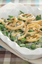 Fasole verde cu ceapă caramelizată