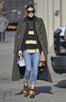 Jeans cu botine şi palton elegant