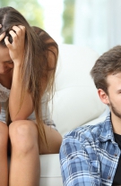 Cuplul fantomă: dependentul și indiferentul