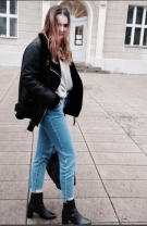 Cu o geacă oversized şi botine, acum @ lishavie