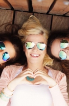 „Sunt deja într-o relaţie complicată cu prietenele mele şi nu mai avem loc de nimeni altcineva în ea”
