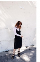 Rochie neagră + bluză albă pe dedesubt