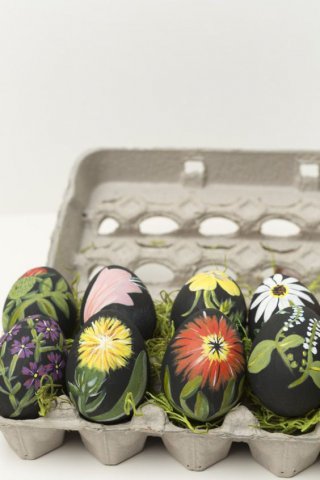 Ouă cu model floral
