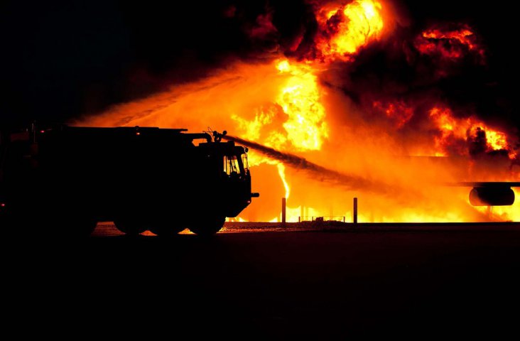 În caz de incendiu, stai jos