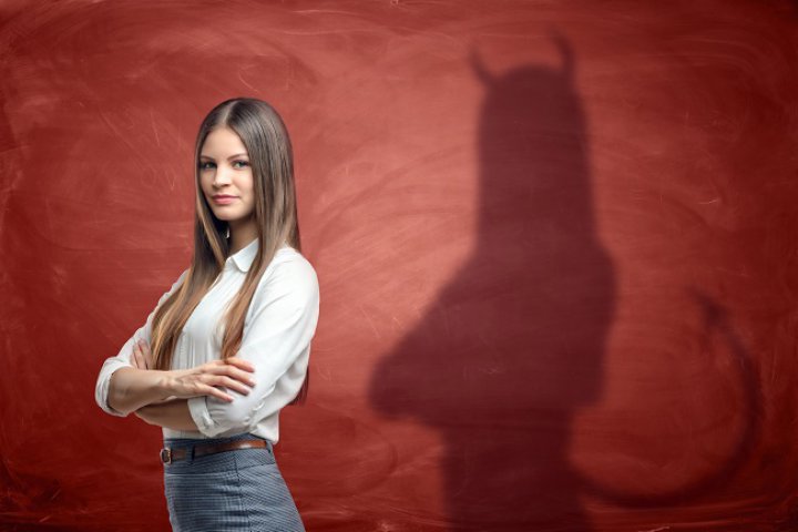 Face o mulțime de promisiuni
