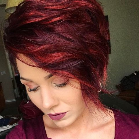 Red-velvet pe păr scurt