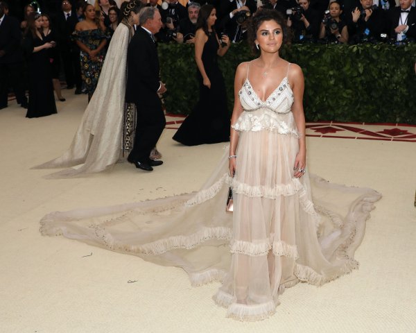 Cele mai urâte ținute: Selena Gomez în Coach