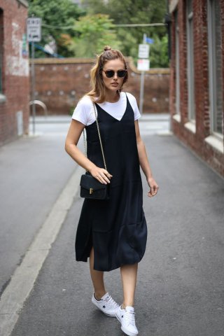 Slip dress și tricou