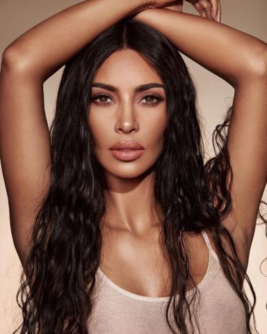 Un machiaj clasic pentru Kim Kardashian