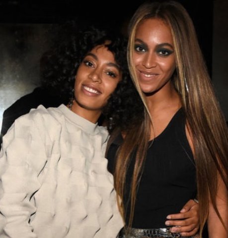 Beyonce, alături de sora ei mai mică, Solange