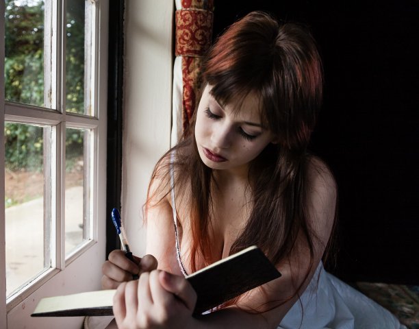 Scrie despre gândurile tale ca și cum i-ai vorbi unui străin