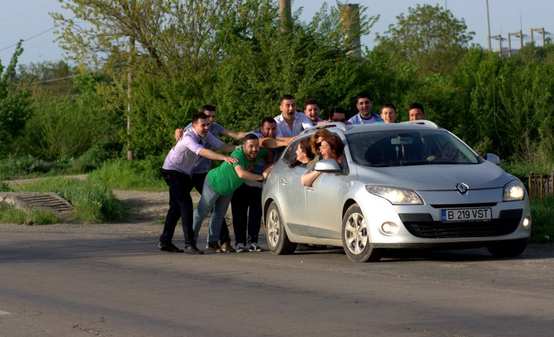 Cineva te ajută pe stradă