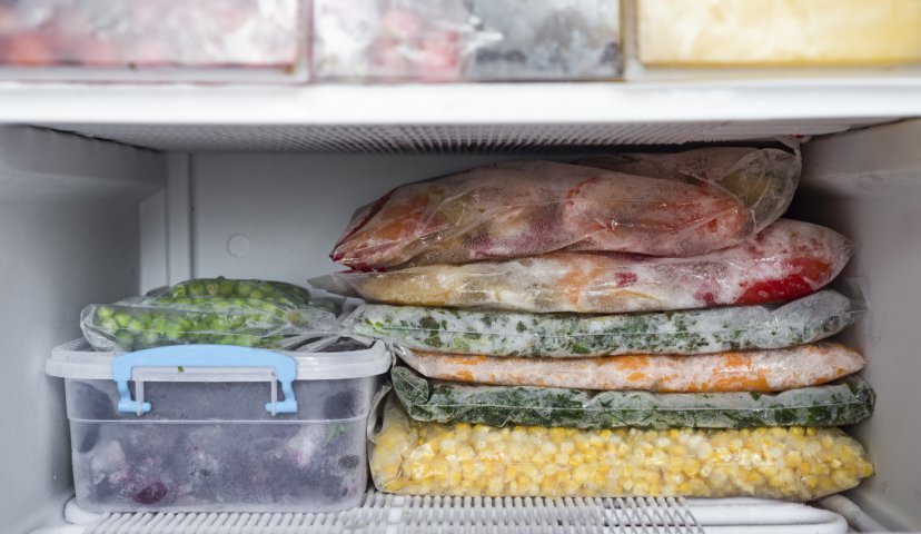 Mută alimentele din frigider în congelator