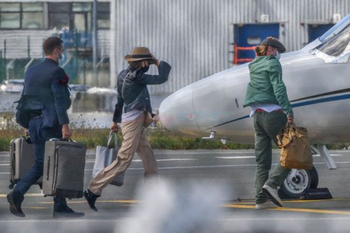 Au fost văzuți sărutându-se pe aeroport