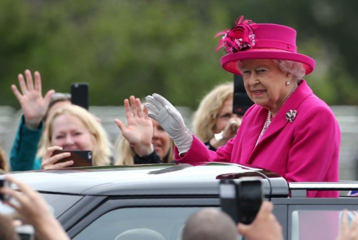 Regina Elisabeta a II-a își serbează ziua de două ori 