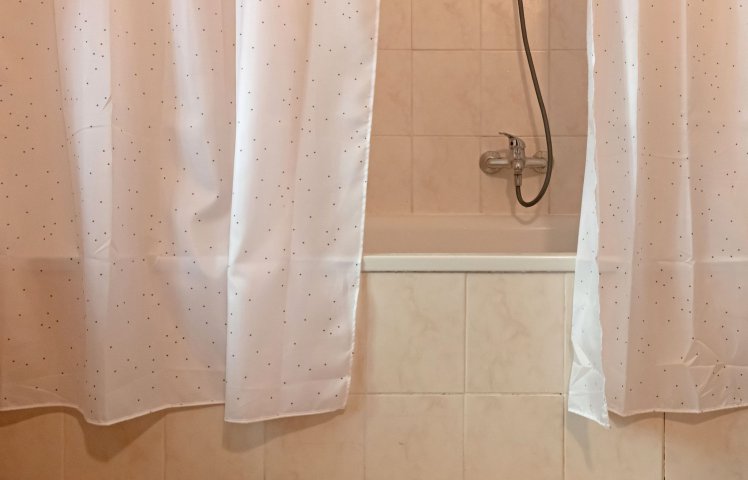 Perdea de duș uzată