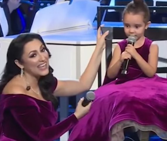 Andra a cântat alături de fiica ei