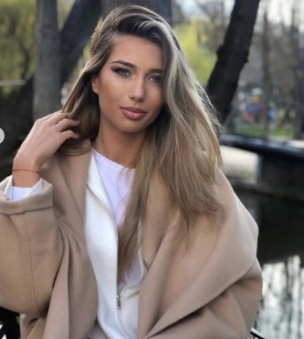 Este o posibilă vedetă a postului Prima TV