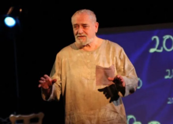 Teatrul, marea sa iubire