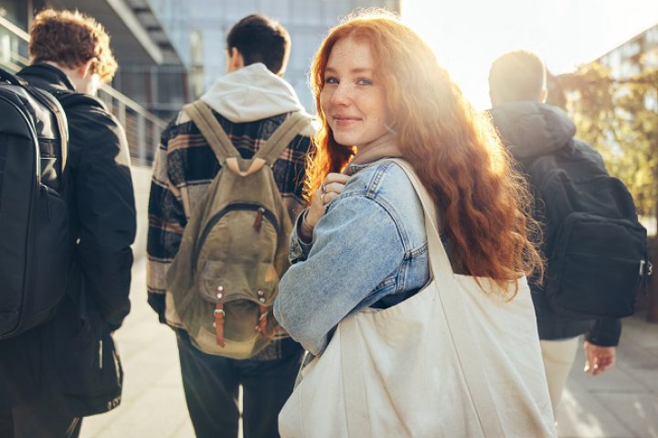 9. Nu te întoarce și nu răspunde unei persoane care nu te strigă pe nume